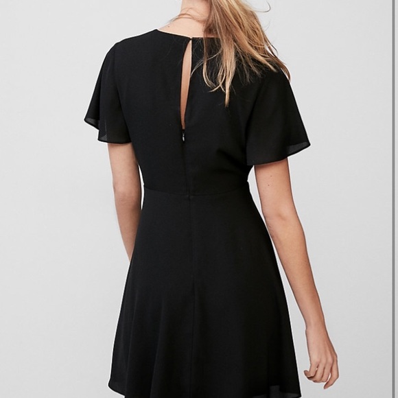 Express Surplice Flutter Sleeve & Flare Dress SZ 6 - Picture 2 of 3